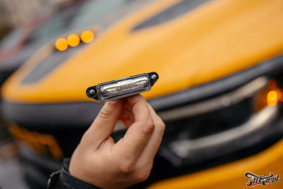 Разработали крепления и установили маркерные огни от RAM TRX на Dodge Durango SRT!